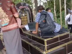 Siswa SMP di Kalteng Ikut Ujian ANBK di Kuburan karena Tak Ada Sinyal