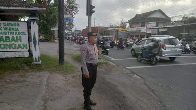 Polsek Kasihan Hadir di Pagi Hari, Arus Lalu Lintas Kasongan Jadi Lancar